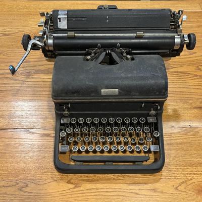 LOT 226: Vintage Royal Typewriter w/Plastic Cover