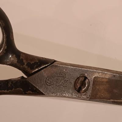 LOT 245: Vintage Scissors Collection