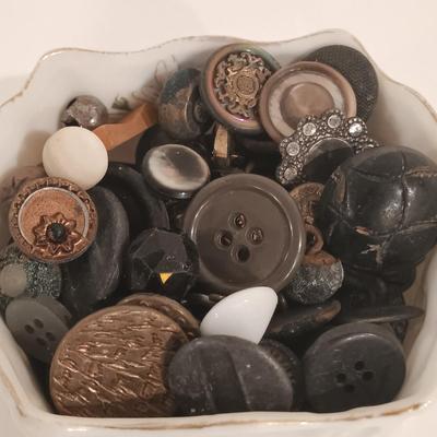 LOT 248: Antique Button Collection