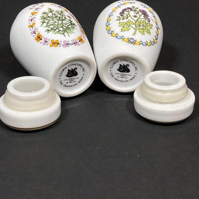 LOT 182: Vintage Mixing / Casserole Dishes - Pfaltzgraff Farmer's Market, Rorstrand Sweden Silja, Corning Ware and The Franklin Mint...