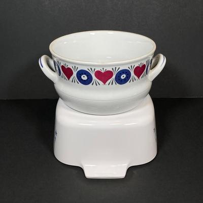 LOT 182: Vintage Mixing / Casserole Dishes - Pfaltzgraff Farmer's Market, Rorstrand Sweden Silja, Corning Ware and The Franklin Mint...