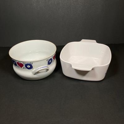 LOT 182: Vintage Mixing / Casserole Dishes - Pfaltzgraff Farmer's Market, Rorstrand Sweden Silja, Corning Ware and The Franklin Mint...