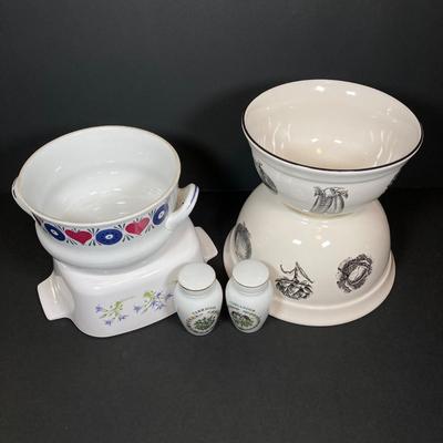 LOT 182: Vintage Mixing / Casserole Dishes - Pfaltzgraff Farmer's Market, Rorstrand Sweden Silja, Corning Ware and The Franklin Mint...