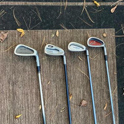 LOT 190: Aquity Golf Bag with Golf Clubs - Nike, Callaway and More