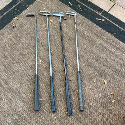 LOT 190: Aquity Golf Bag with Golf Clubs - Nike, Callaway and More