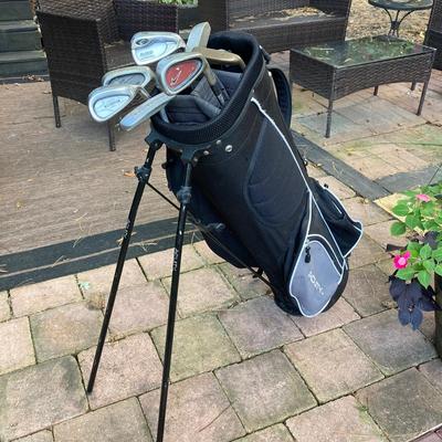 LOT 190: Aquity Golf Bag with Golf Clubs - Nike, Callaway and More