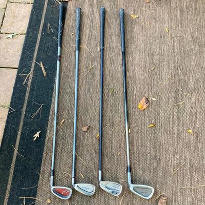 LOT 190: Aquity Golf Bag with Golf Clubs - Nike, Callaway and More