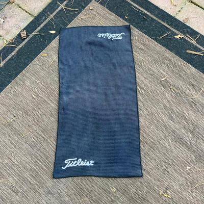 LOT 192: Titleist Golf Bag and Towel