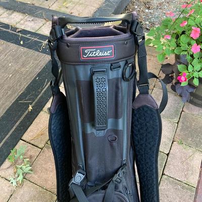 LOT 192: Titleist Golf Bag and Towel