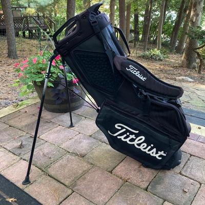 LOT 192: Titleist Golf Bag and Towel