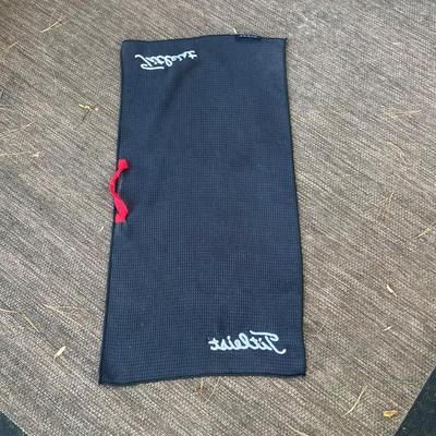 LOT 192: Titleist Golf Bag and Towel
