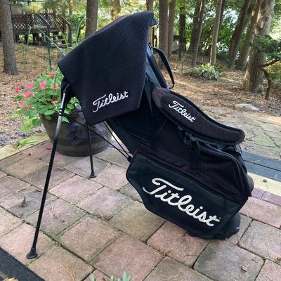 LOT 192: Titleist Golf Bag and Towel