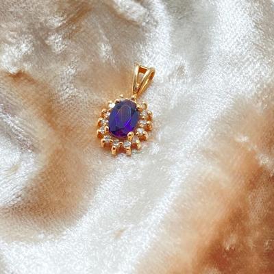 LOT 501: T&C Gold Ameythst Pendant - 14KP, TW 0.9g