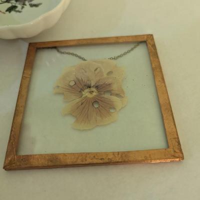 Home Decor Trinket Dishes Soap Wall Decor