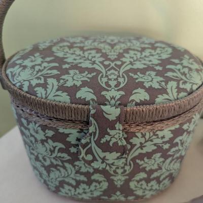 Sewing Basket With Supplies (DR)
