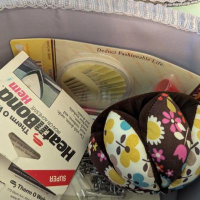 Sewing Basket With Supplies (DR)