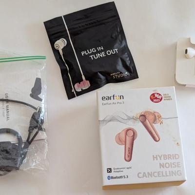 Different Brands Of Ear Buds