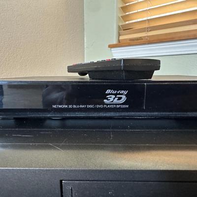 3 TIER MEDIA STAND WITH LG 3D BLU-RAY DISC PLAYER AND DVD/VHS COMBO PLAYER