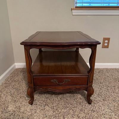 SOLID WOOD END TABLE WITH TABLE LAMP