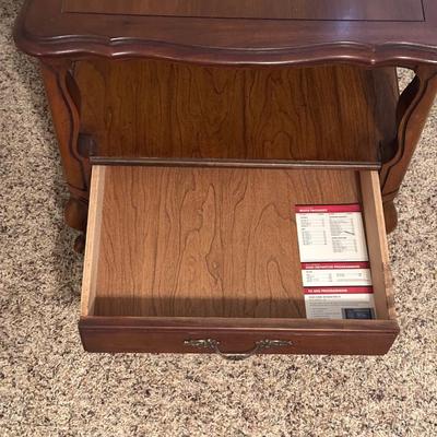 SOLID WOOD END TABLE WITH TABLE LAMP
