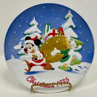 Disney Collector Plate Christmas 1985: Santa’s Helpers