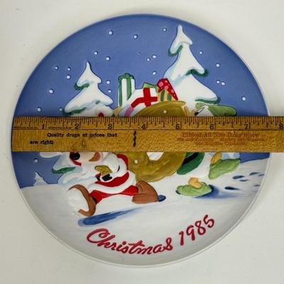 Disney Collector Plate Christmas 1985: Santa’s Helpers