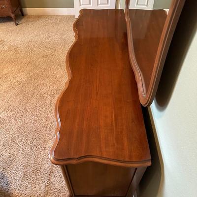 9 DRAWER DRESSER WITH MIRROR