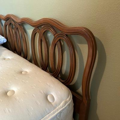 KING SIZE BEDFRAME WITH HEADBOARD