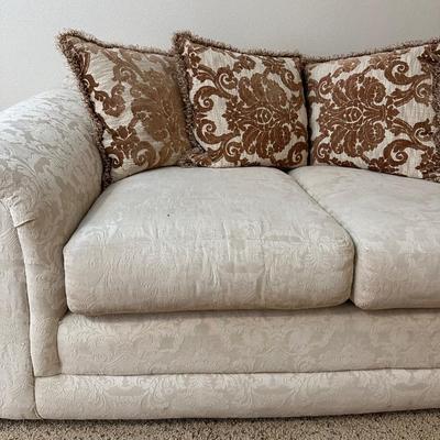 CREAM COLORED LOVESEAT WITH THROW PILLOWS