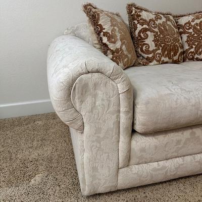 CREAM COLORED LOVESEAT WITH THROW PILLOWS