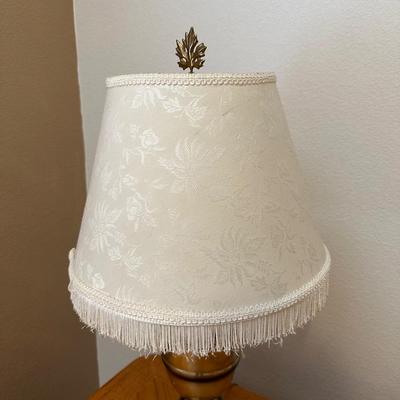 2 MATCHING END TABLES WITH DRAWERS AND 2 MATCHING LAMPS