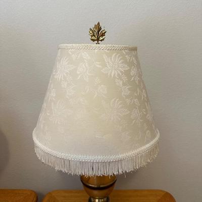 2 MATCHING END TABLES WITH DRAWERS AND 2 MATCHING LAMPS