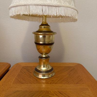 2 MATCHING END TABLES WITH DRAWERS AND 2 MATCHING LAMPS