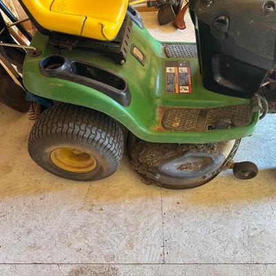 JOHN DEERE L111 AUTOMATIC RIDING LAWN MOWER