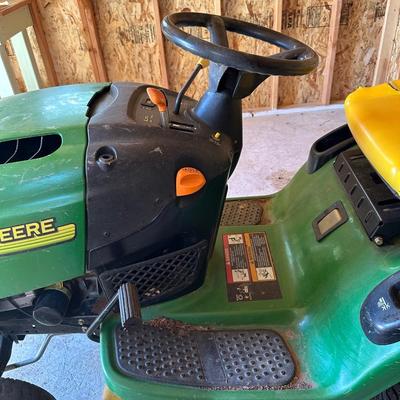 JOHN DEERE L111 AUTOMATIC RIDING LAWN MOWER