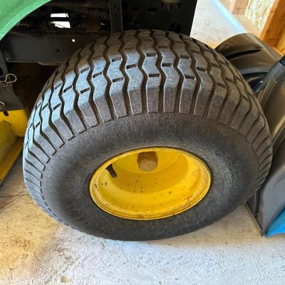 JOHN DEERE L111 AUTOMATIC RIDING LAWN MOWER