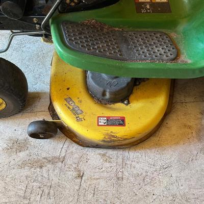 JOHN DEERE L111 AUTOMATIC RIDING LAWN MOWER