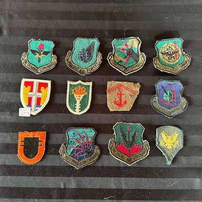 A COLLECTION OF AIR FORCE AND OTHER MILITARY PATCHES