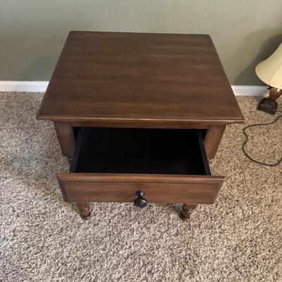 END TABLE WITH LAMP
