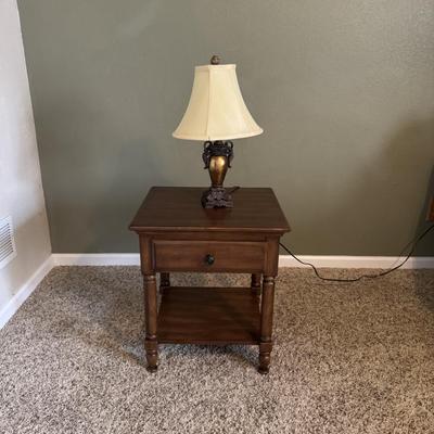 END TABLE WITH LAMP