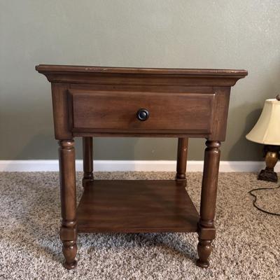 END TABLE WITH LAMP