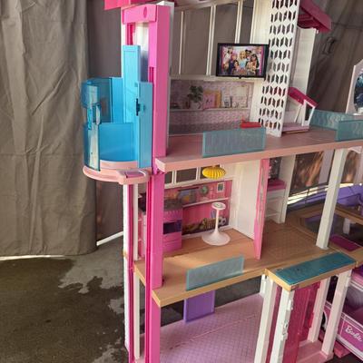 BARBIE DREAMHOUSE AND DREAMCAMPER