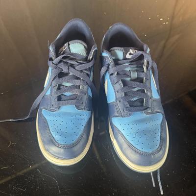2 PAIRS OF NIKE TENNIS SHOES