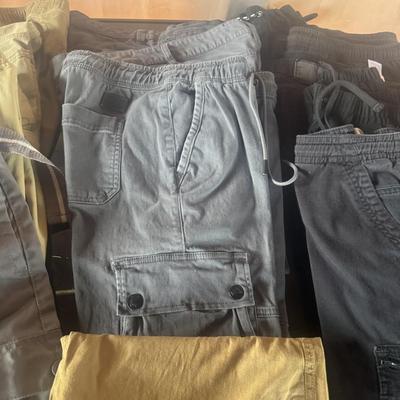 MEN'S 32 X 30 PANTS