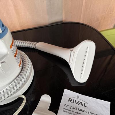 RIVAL COMPACT FABRIC STEAMER