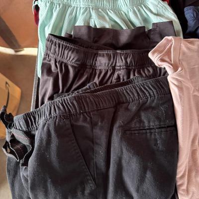 LADIES CASUAL CLOTHES SIZE MEDIUM