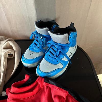 BOYS CLOTHES 8-9 AND SHOES SIZE 1