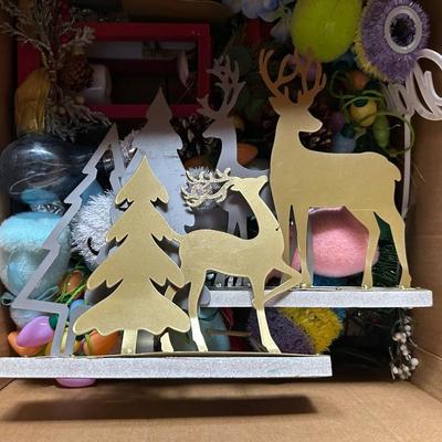 VARIOUS HOLIDAY DECORATIONS