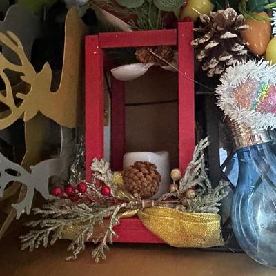 VARIOUS HOLIDAY DECORATIONS