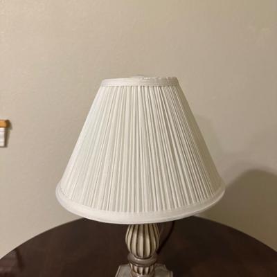 ROUND END TABLE WITH LAMP